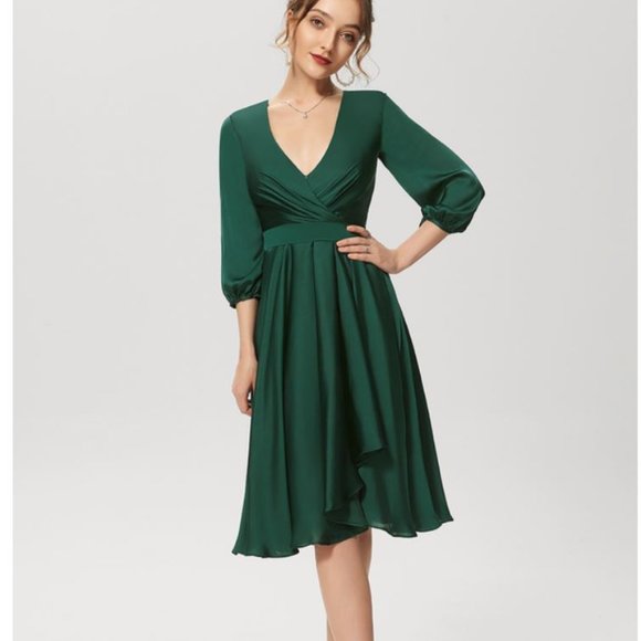 JJs House Dresses & Skirts - JJ's House Emerald Satin Cocktail Dress Size 6